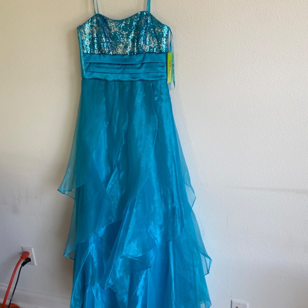 Dress - Picture 4 of 4